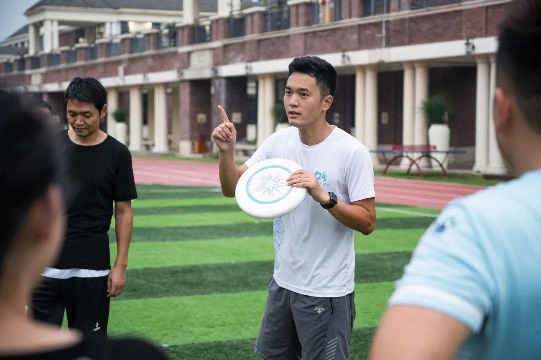 足球规则简介合集，一场精彩绝伦的绿茵场上的战争