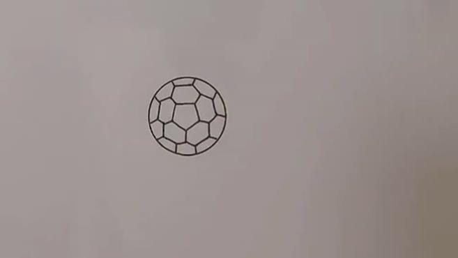 简单几笔，画出足球的魅力 —— 足球的简易画法指南