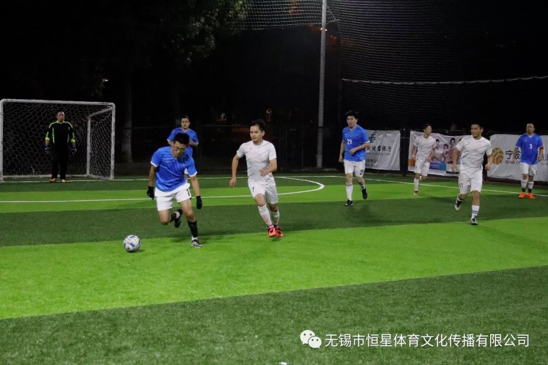 足球与巴巴，一场关于激情与梦想的邂逅