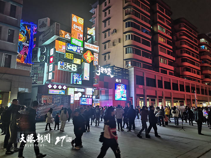 彩网吧，城市文化与现代娱乐的交汇点
