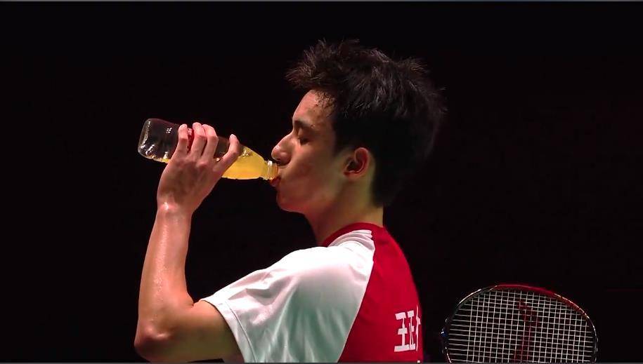 韩千玺，羽坛新星闪耀，男单夺冠铸就辉煌